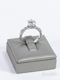 Anello solitario con diamante