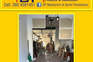 Locale versatile su strada principale