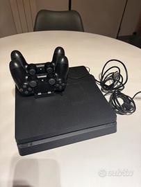 PlayStation 4 slim 1TB +2 joystick +1 gioco