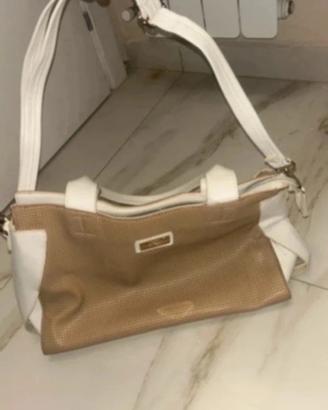 Borsa martissima pari a muova