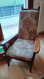 Poltrona vintage in legno stile Morris