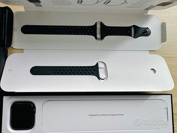 Apple Watch Nike Series 6 44 mm GPS + Cellular,