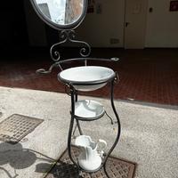 Lavabo da camera antico con specchio