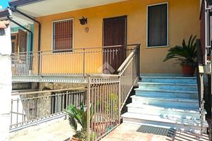 VILLA A SCHIERA A SERINO