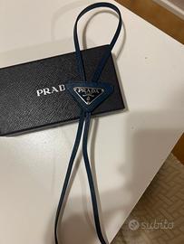 Bolo Tie Prada in Pelle Saffiano Bluette ORIGINALE