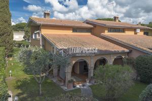 VILLA BIFAMILIARE IN CONTESTO SIGNORILE-MARINA VEL