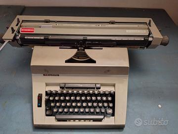 Macchina da scrivere Triumph