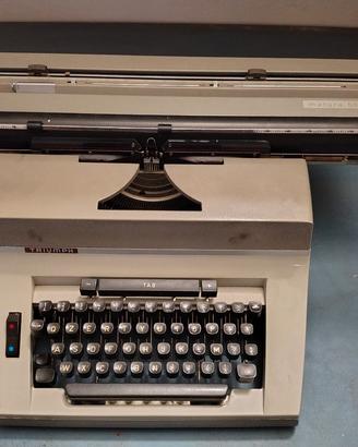 Macchina da scrivere Triumph