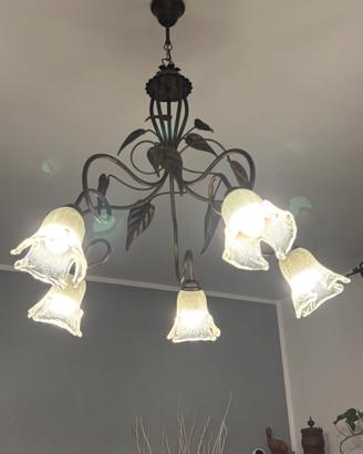 Lampadario al soffito di ferro