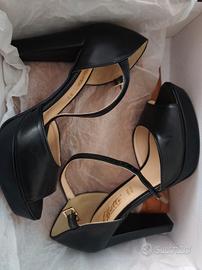 Sandalo peep-toe con cinturino 38