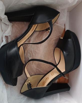 Sandalo peep-toe con cinturino 38