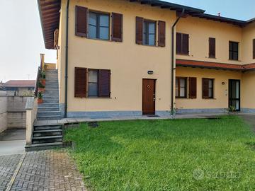 Bilocale con taverna/studio e box collegato