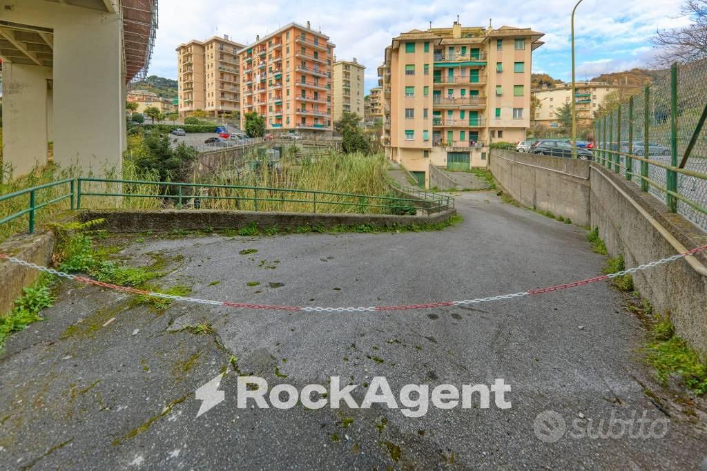 Immobile di 809 m² a Genova