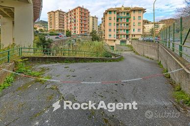 Immobile di 809 m² a Genova
