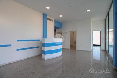 NEGOZIO A PALAZZO PIGNANO