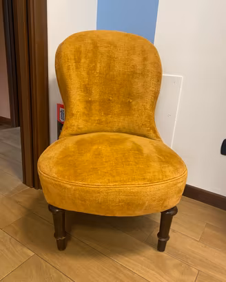 Poltroncina vintage color senape. Super cute!!!