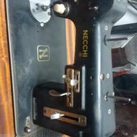 Macchina da cucire Necchi 