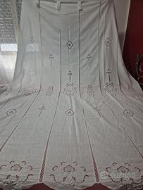 Tenda d'epoca in puro lino e ricami a mano 