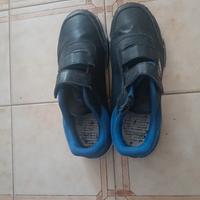 Adidas nere e blu con strappo – Come nuove
