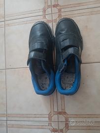 Adidas nere e blu con strappo – Come nuove