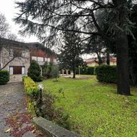 Porzione di bifamiliare con giardino