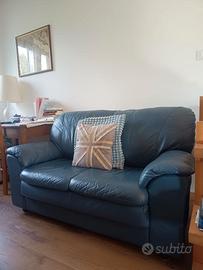 due divani azzurri in pelle - Trieste