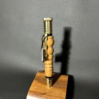 Penna artigianale in legno lavorata al tornio