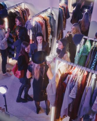 Stand LED custom per showroom moda 1m