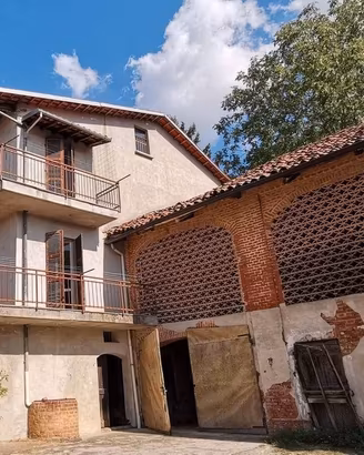 CASA in paese indipendente su due lati
