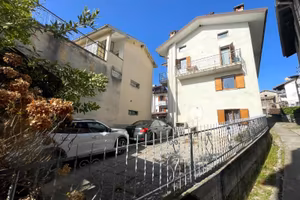 PALAZZINA COMPOSTA DA TRE UNITà: INTERESSANTE O...