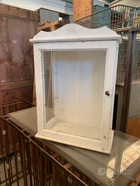 Vetrinetta portaoggetti levis