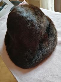 Cappello in pelliccia di visone scuro