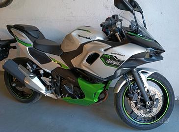 KAWASAKI NINJA 7 HYBRID con accessori 