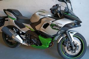 KAWASAKI NINJA 7 HYBRID con accessori 