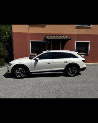 Audi a4 allroad identity contrast