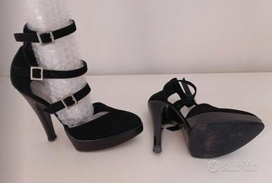 Scarpe con tacchi alti