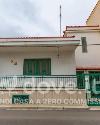 Casa indipendente di 240 m² con più di 5 locali a 