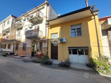 CASA SEMINDIPENDENTE A CROPANI