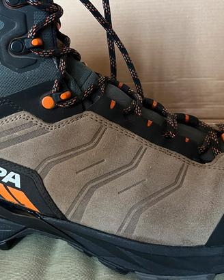 Scarpa trekking Gore-Tex taglia 45
