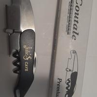 Apribottiglie multifunzione a due punti d'appoggio