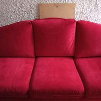 divano rosso 3 posti.