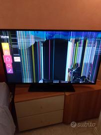 TV Telefunken 43 pollici con cristalli rotti.