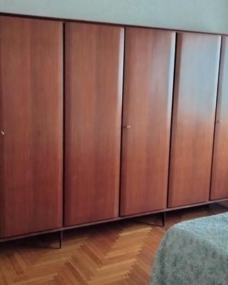 Armadio e letto anni '50 in stile svedese 