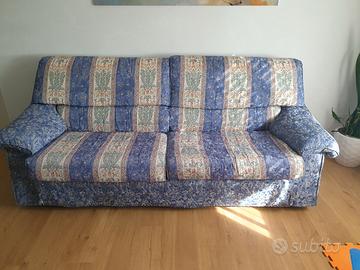 divano 3 posti buono stato -stile provenzale