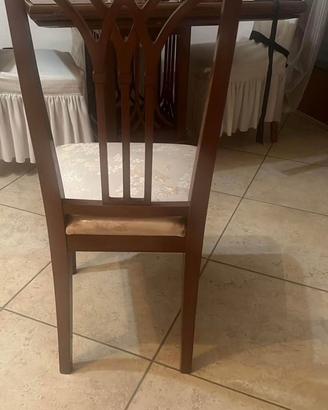 Tavolo da salotto con sedie