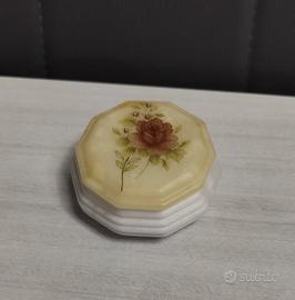 Scatolina in alabastro. Vintage.