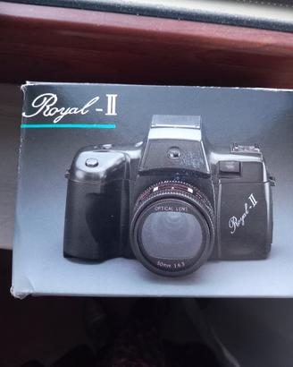 macchina fotografica vintage con rullino