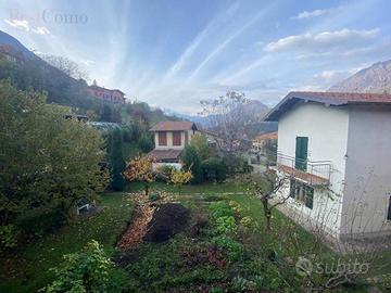 Casa indipendente di 250 m² con più di 5 locali a 