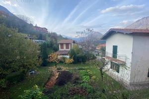 Casa indipendente di 250 m² con più di 5 locali a 