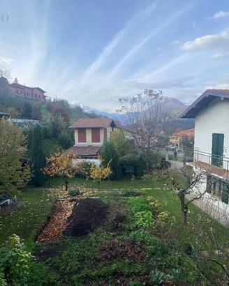 Casa indipendente di 250 m² con più di 5 locali a 